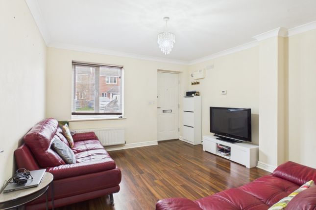 6, Chalk Stream Rise, Buckinghamshire photo 2
