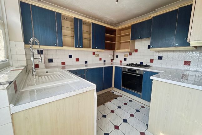 164, Sagecroft Road, Thatcham photo 3