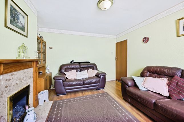 33, Grange Avenue, Northamptonshire photo 4
