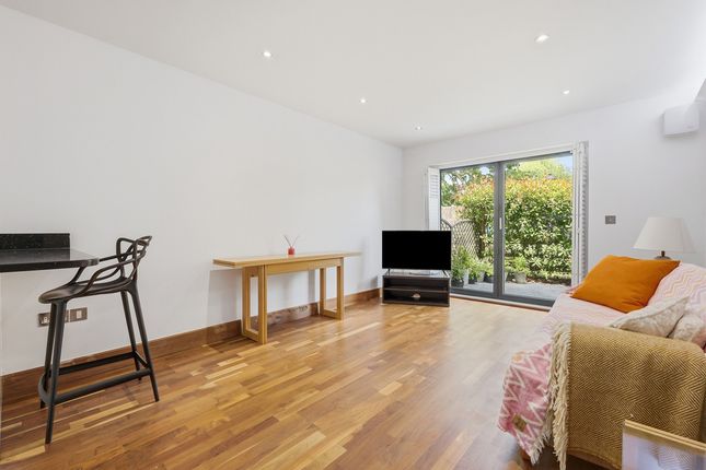 Flat 5, Woolston Manor Apartments, Abridge Road, Chigwell photo 3