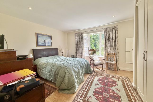 26 Beech Grove, Hammond Way, Yateley photo 4