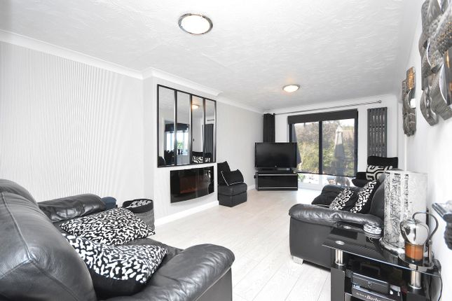 48, Lancaster Way, Northampton photo 2