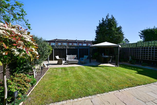 12, Lucan Drive, Surrey photo 3