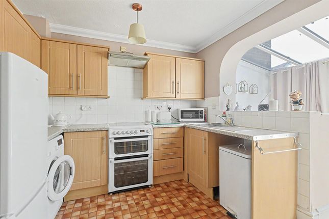 8, Chatsworth Gardens, Hockley photo 4