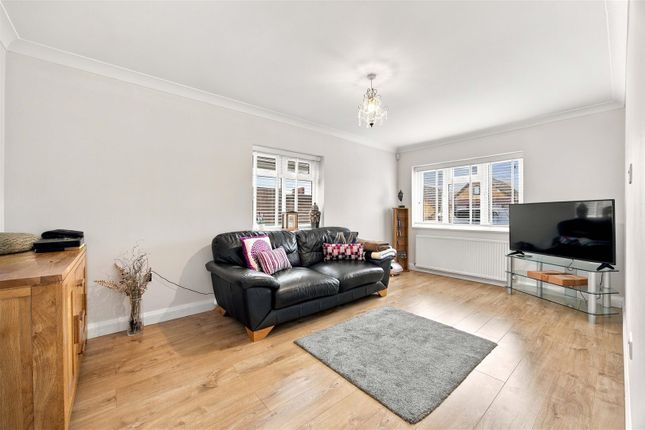 Copperfield Avenue, Hillingdon photo 3