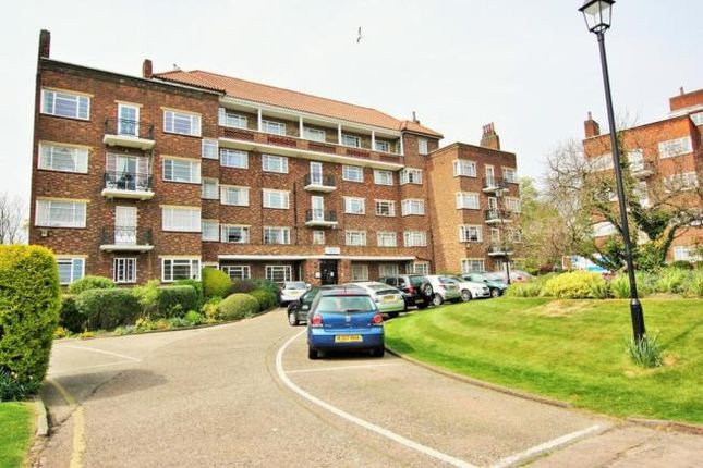 Flat to rent in Courtney House, Mulberry Close