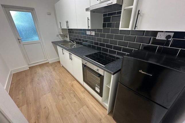37 Connell Crescent, London photo 2