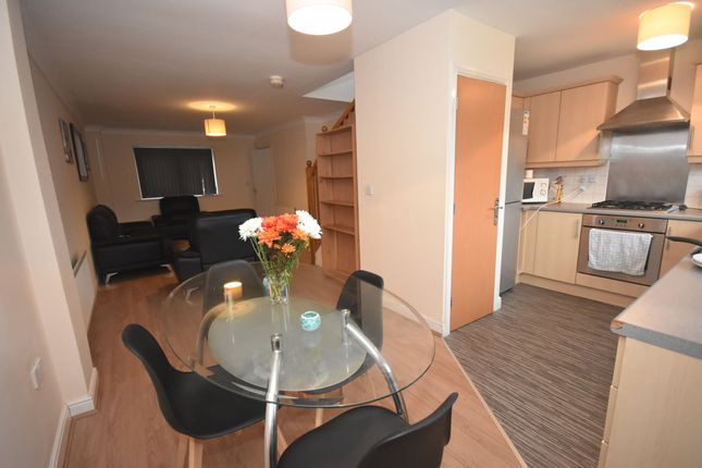 8 Mackworth Street, Hulme, Manchester photo 3