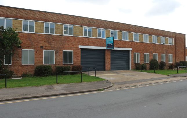 Warehouse to let in Tessa Road, Reading