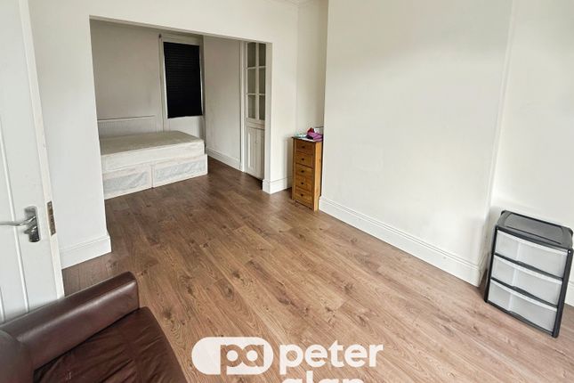 141, Cardiff photo 4