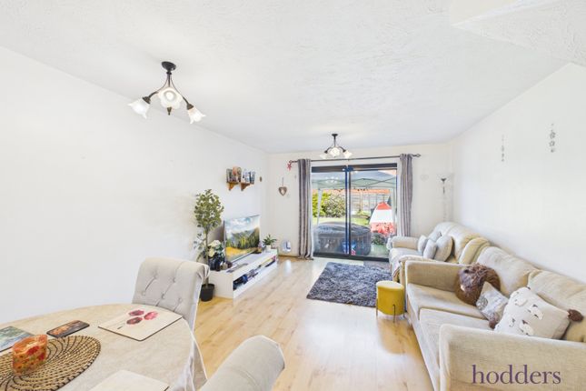 47, Marshall Place, New Haw photo 2