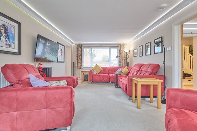 17, Grange Drive, Burbage photo 4