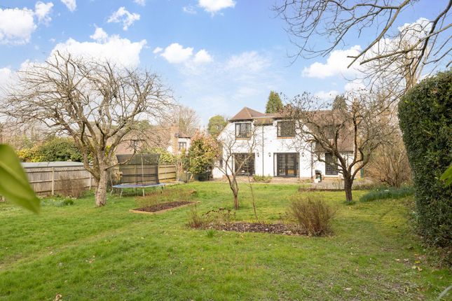 3 Mount Close, Crawley photo 3