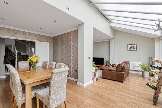 22, Croft Close, Latton photo 2