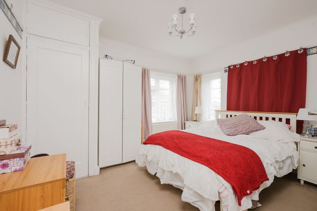 Flat 8, Worple Court, 34, Worple Road, London photo 3