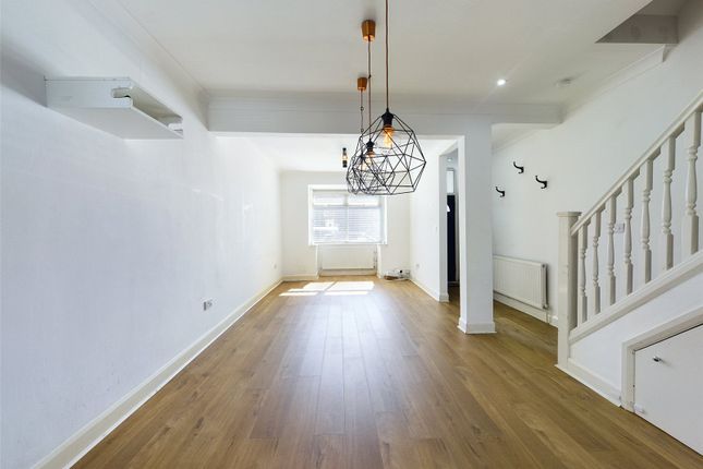 35, Tunmarsh Lane, London photo 4