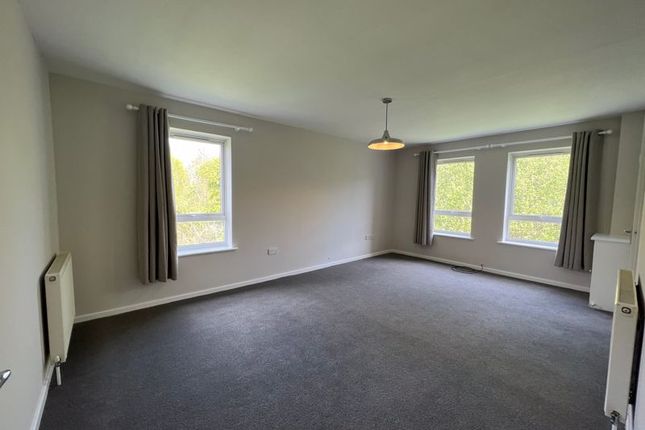 6 Oakley, Northcroft, High Wycombe photo 3