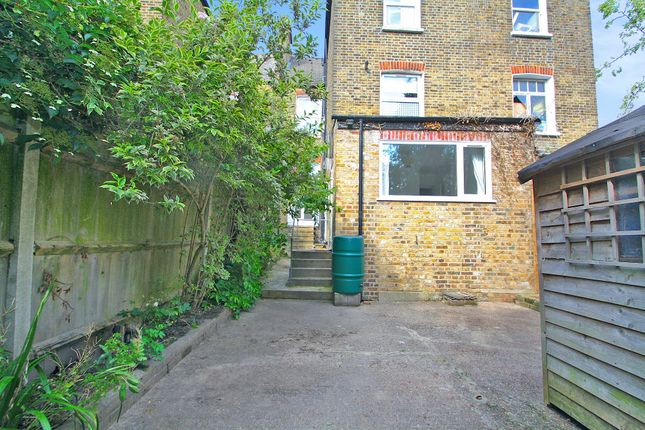 Flat to rent in Gubyon Avenue, London