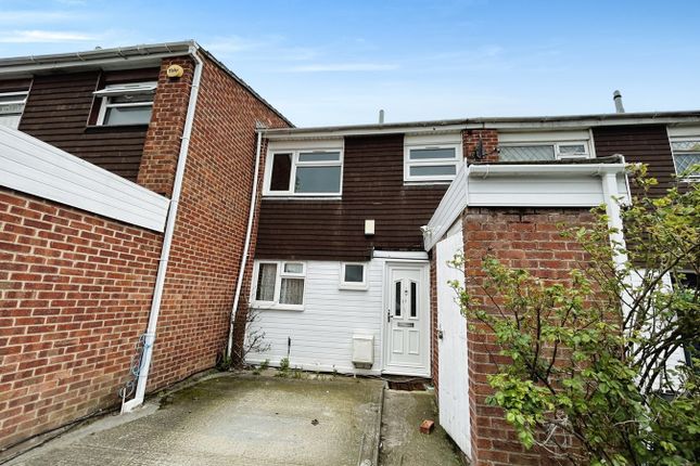 Thumbnail Terraced house to rent in Quantock Close, Langley