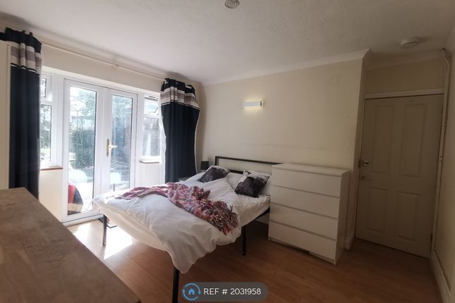Thumbnail Room to rent in Woodhall Road, Chelmsford