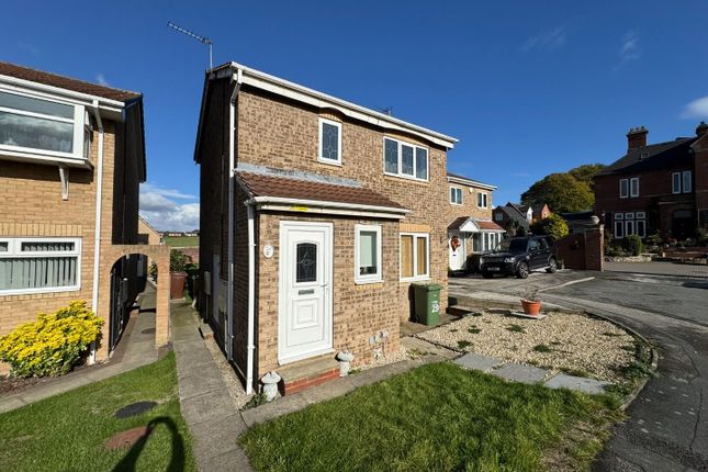 Vicarage Gardens, North Featherstone photo 2