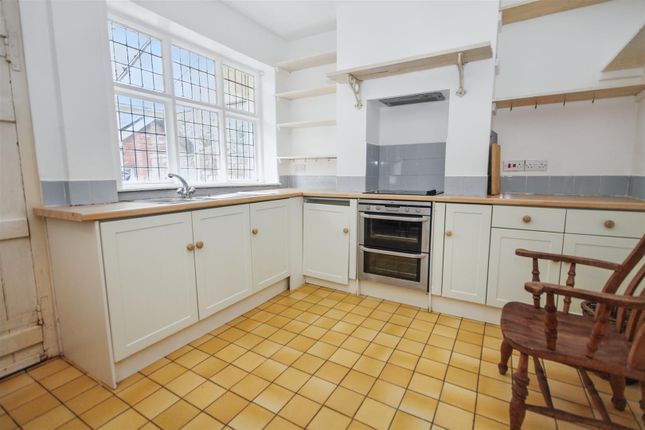 7 The Valley, Portsmouth Road, Guildford photo 4