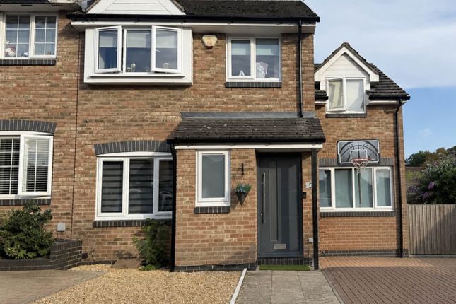 4-bed house on 5, Robeson Way, Borehamwood, £700,000