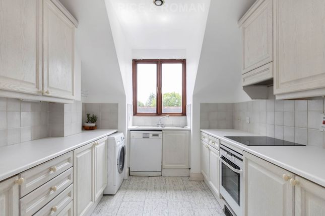 Flat 7 Victoria Place, Esher Park Avenue, Esher photo 4