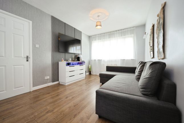 8, Shaldon Court, Bedfordshire photo 3