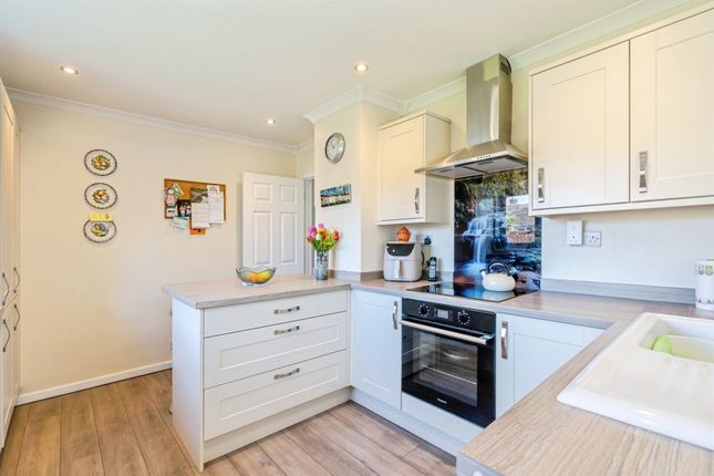 9, Ivy Close, Chichester photo 2