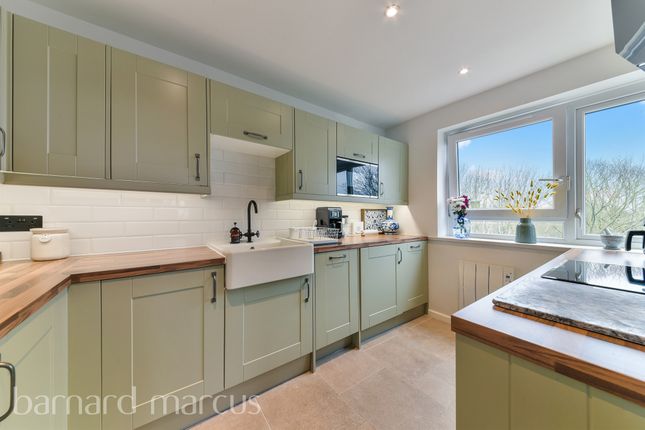Flat for sale in Strathdon Drive, London