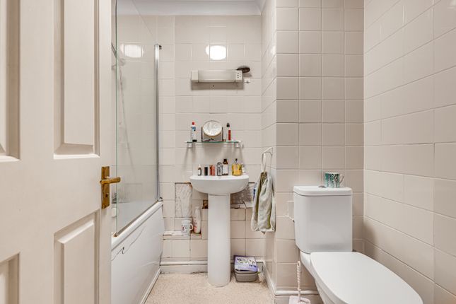 Flat 49 George Leybourne House, Fletcher Street, London photo 4