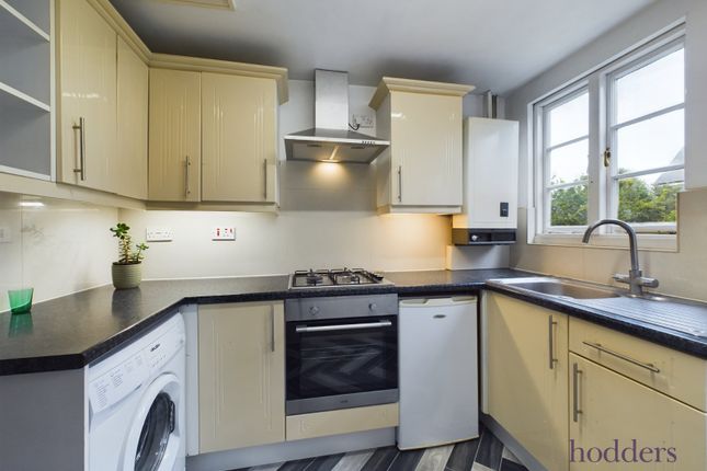 13, Alexandra Road, Englefield Green photo 5