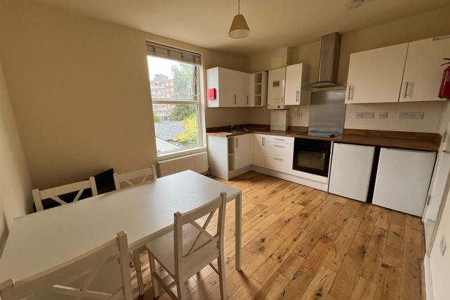 13, Hillreach, London photo 3