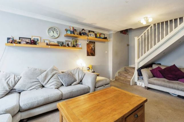 12, Lower Close, Aylesbury photo 5