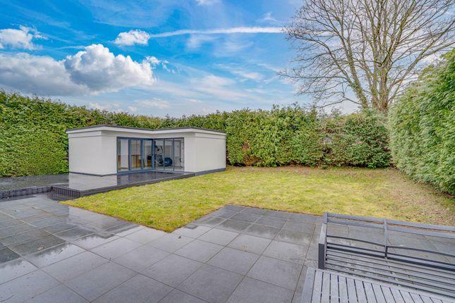 5 Chestnut Close, Eastleigh photo 3