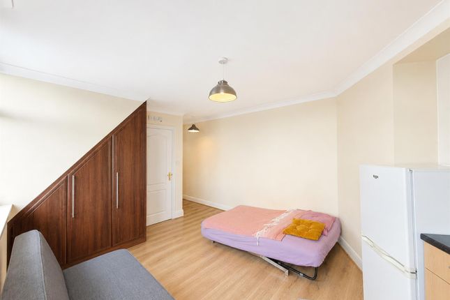 Flat 4, 168A Heston Road, Heston photo 2
