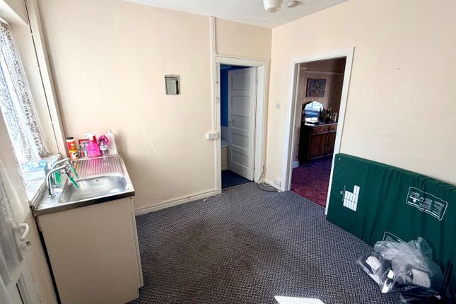 6, Wood End Road, Wolverhampton photo 3