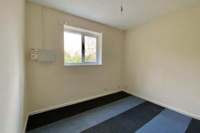 7, Emerton Gardens, Milton Keynes photo 3