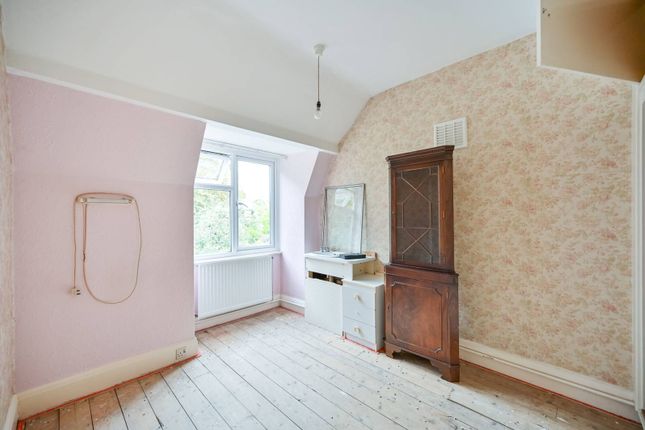 Detached house to rent in The Avenue, Worcester Park