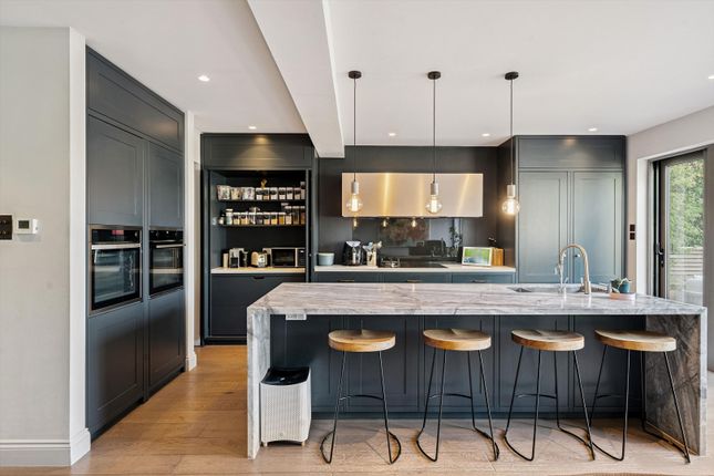 44, Ellerton Road, London photo 4