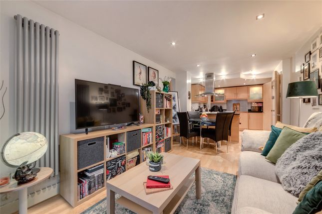 Thumbnail Flat for sale in Millharbour, Millwall