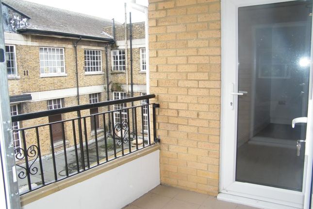 Flat for sale in New Wanstead, London