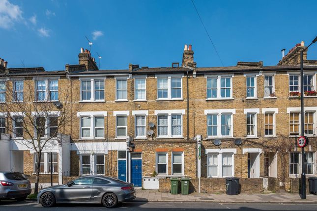 Flat to rent in Landor Road, Clapham North, London