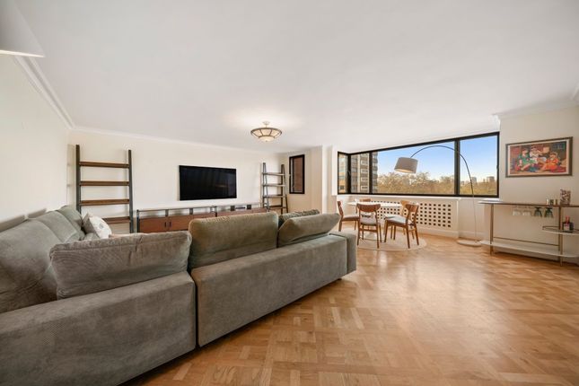Flat 31, South Lodge, 245, Knightsbridge, London photo 4