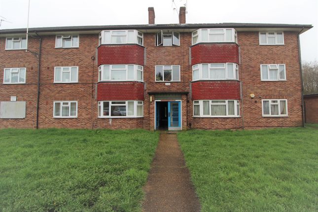 Flat for sale in Larch Crescent, Yeading, Hayes