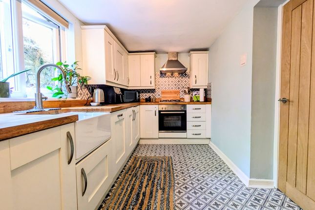 29 Williamstown, Merthyr Tydfil photo 3