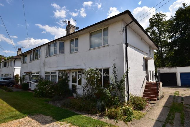 Maisonette to rent in Meadowcroft Close, Horley