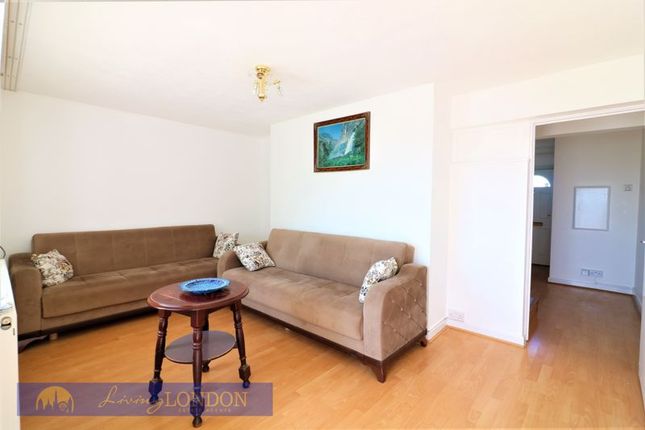 Flat for sale in Weir Hall Road, London