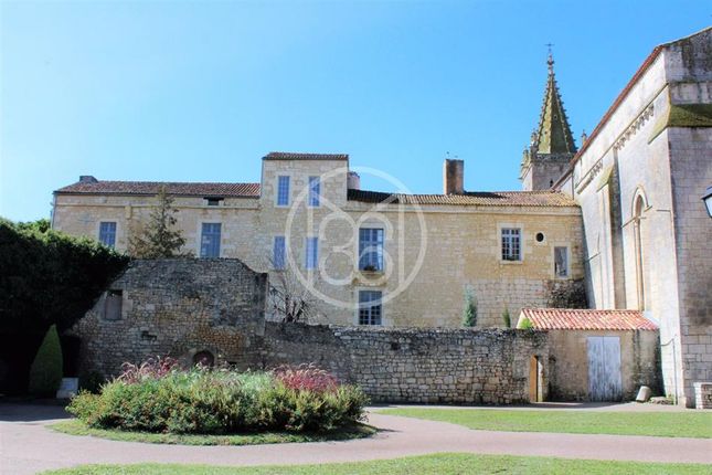 Property for sale in Pont-L'abbe-D'arnoult, 17250, France, Poitou-Charentes, Pont-L'abbé-D'arnoult, 17250, France